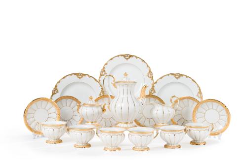 198 - <p><span class="object_title">MEISSEN<br/>Juego de café en porcelana de Meissen.</span><br></p>