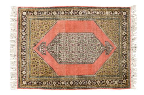 37   -  <p><span class="object_title">Alfombra caucásica en seda. </span><br></p>