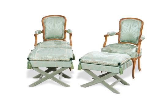 Lote formado por pareja de butacas estilo Luis XV y dos ban