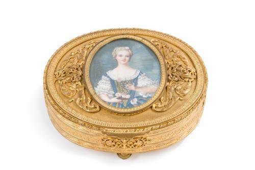 159   -  <p><span class="object_title">TIFFANY STUDIO-NEW YORK. (1880-1930)<br/>Caja - joyero oval. Con marcas. </span><br></p>