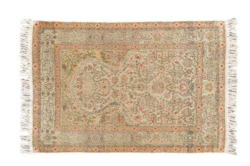 58   -  <p><span class="object_title">Importante alfombra de oracion. </span><br></p>