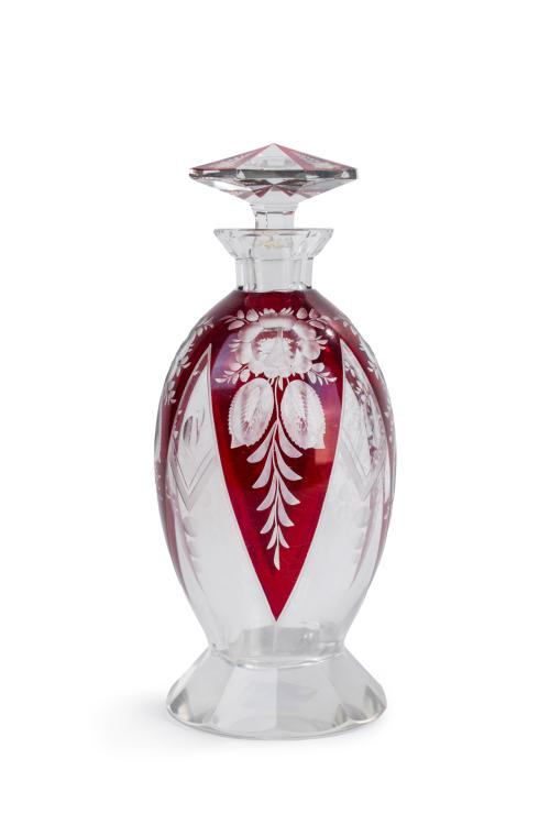 340   -  <p><span class="object_title">Botella con tapa en cristal de Bohemia.</span><br></p>