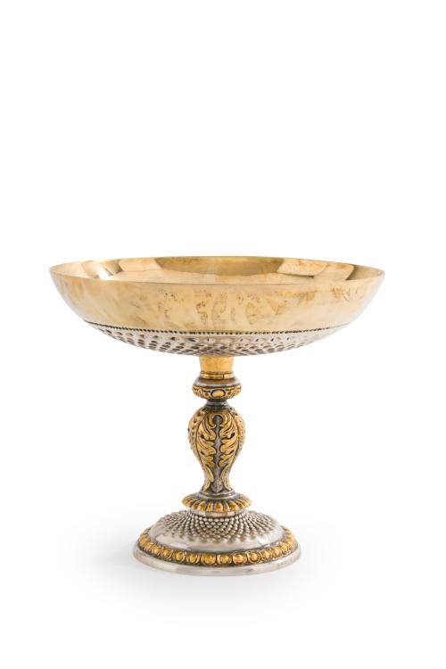 160 - <p><span class="object_title">TANE-MÉXICO<br/>Elegante copa a modo de frutero en plata sterling 925 y baño de oro de Tane, Mexico. </span><br></p>