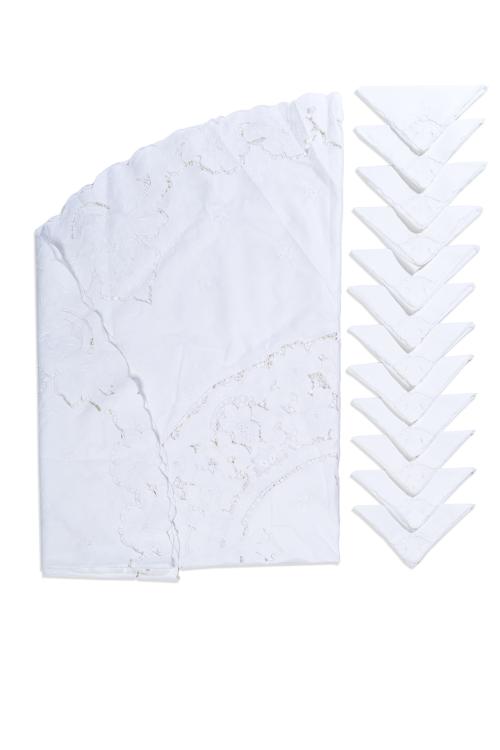 328 - <p><span class="object_title">Elegante mantel para jardín en hilo blanco bordado con hilado y deshilado y trabajo de filtiré. Con doce servilletas a juego.</span><br></p>