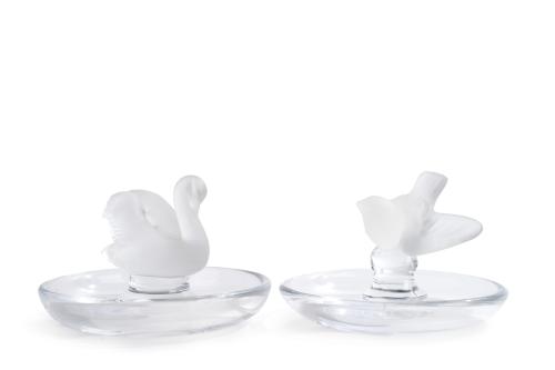 207 - <p><span class="object_title">LALIQUE-FRANCIA<br/>Pareja de platitos-bomboneras individuales en cristal tallado de Lalique.</span><br></p>