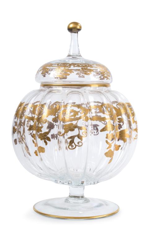 338 - <p><span class="object_title">Gran bombonera en cristal soplado de Murano de cuerpo globular sobre base circular.</span><br></p>