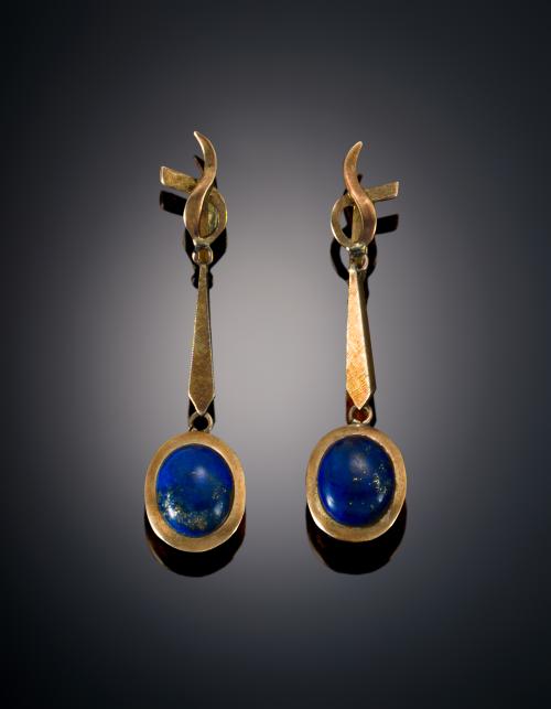 865   -  <p><span class="object_title">PENDIENTES LARGOS DORADOS </span></p>