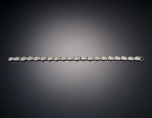 778   -  <p><span class="object_title">PULSERA CON DIAMANTES</span></p>