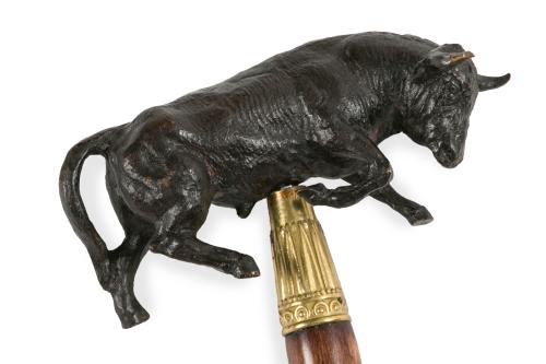 270   -  <p><span class="object_title">Original bastón en madera con empuñadura en bronce pavonado con forma de toro bravo.</span><br></p>