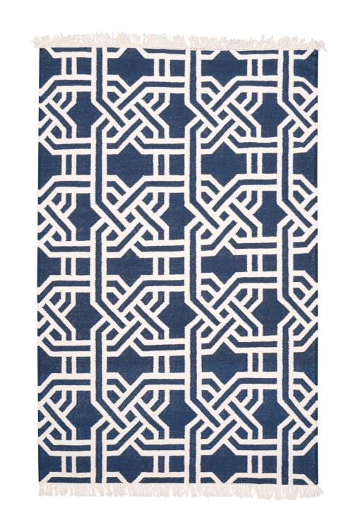 602   -  <p><span class="object_title">ANDREA STUYCK<br/>Alfombra de diseño contemporáneo con decoración geométrica sobre campo azul. </span><br></p>