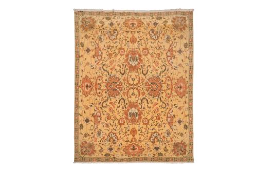 46   -  <p><span class="object_title">Alfombra española en lana, diseño Ziegler.  <br/>Decoración vegetal esquematizada en tonos marrones, crudos y negros sobre campo en tono arena y cenefa en verde. </span><br></p>