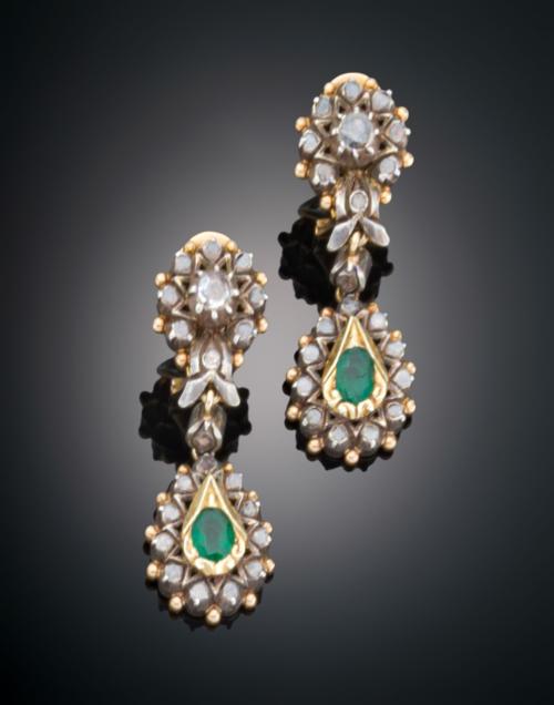 PENDIENTES LARGOS DE ESTILO ISABELINO
