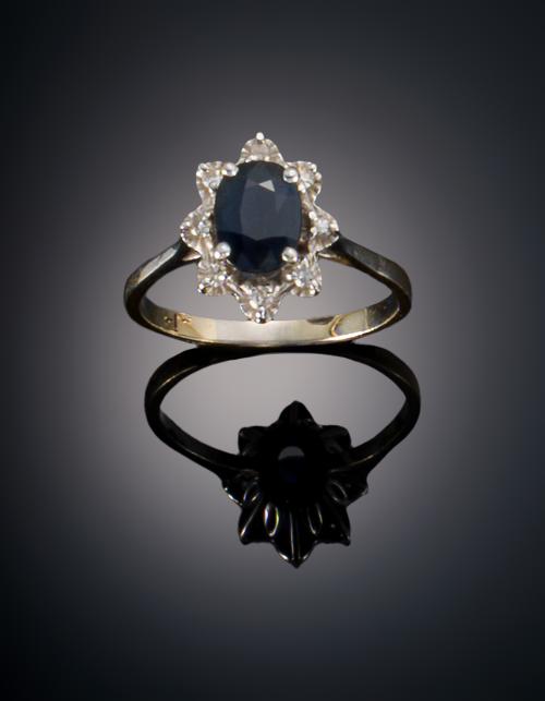 774   -  <p><span class="object_title">SORTIJA FLOR ZAFIRO Y DIAMANTES</span></p>