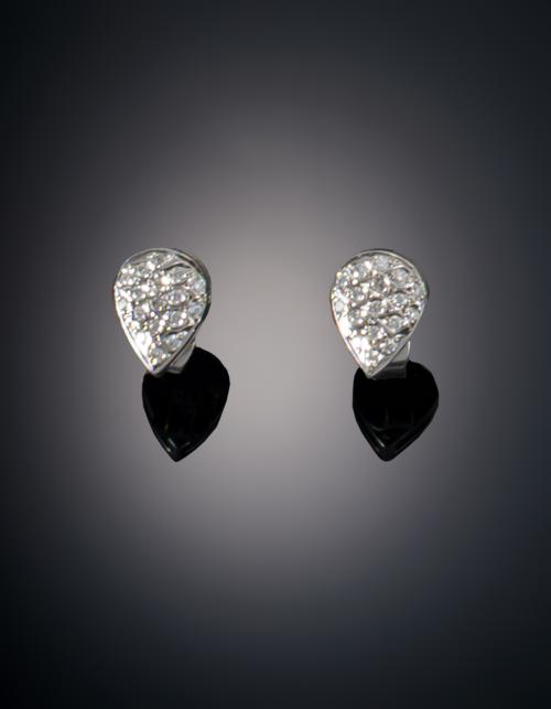 785   -  <p><span class="object_title">PENDIENTES FORMA DE PERILLA CON DIAMANTES</span></p>