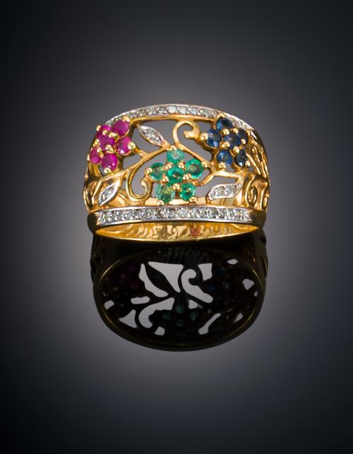 910   -  <p><span class="object_title">SORTIJA ANCHA CALADA COLOR Y DIAMANTES</span></p>