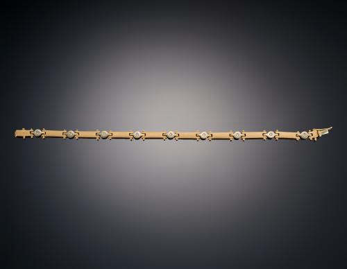 708   -  <p><span class="object_title">PULSERA CON MOTIVOS DE PLACAS Y CHATONES </span></p>
