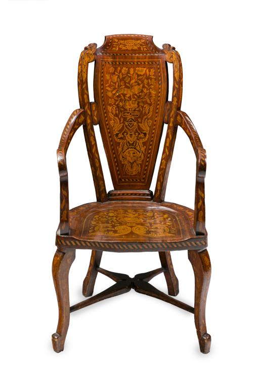 141   -  <p><span class="object_title">Butaca holandesa, S. XVIII. <br/>En madera tallada con profusa decoración en marquetería de maderas frutales teñidas y en su color.</span><br></p>