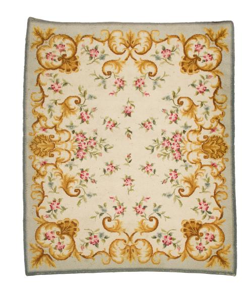 153   -  <p><span class="object_title">Alfombra española en lana con diseño floral y elementos vegetales en oro viejo. </span><br></p>