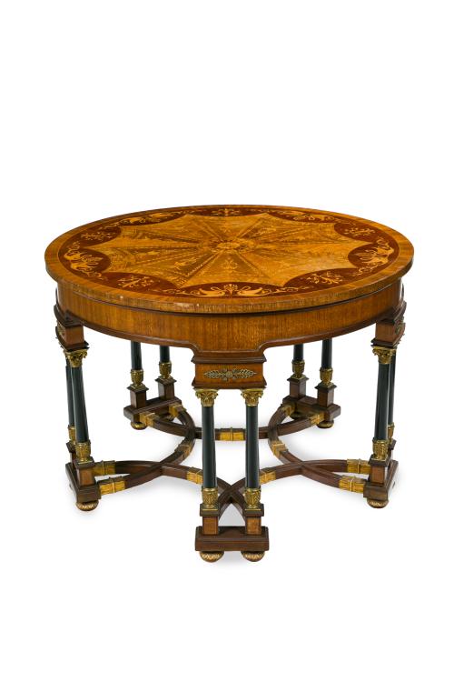 139   -  <p><span class="object_title">Mesa de comedor circular de estilo fernandino en madera tallada y ebonizada con trabajo de marquetería en la tapa. Cuajada decoración vegetal con centro estrellado y friso de cisnes afrontados. </span><br></p>