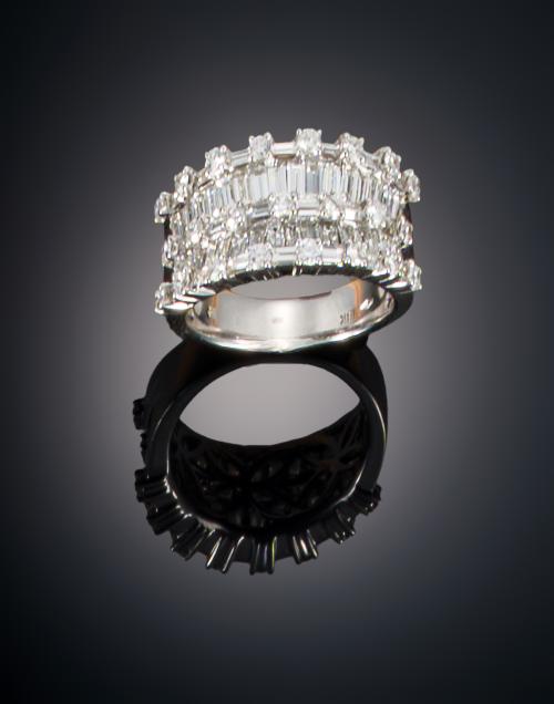 788   -  <p><span class="object_title">SORTIJA CON DIAMANTES BAGUETTE </span></p>