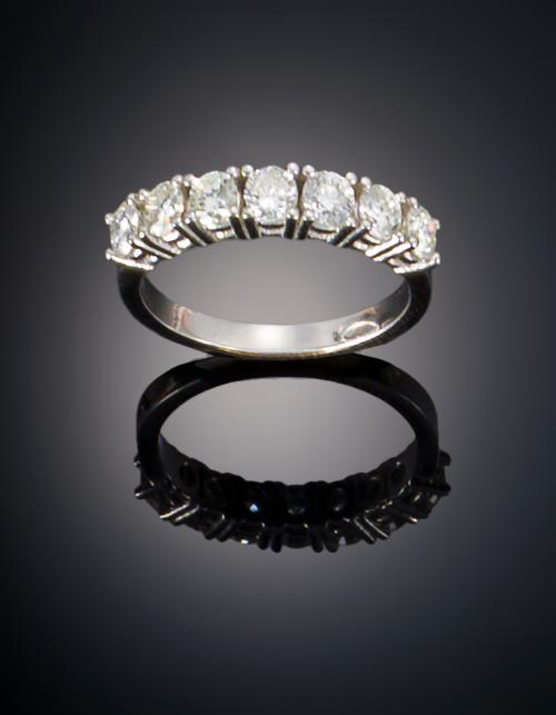 792   -  <p><span class="object_title">SORTIJA EN MEDIA ALIANZA CON DIAMANTES </span></p>