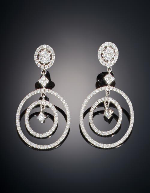 762   -  <p><span class="object_title">PENDIENTES LARGOS  CIRCULARES DIAMANTES </span></p>