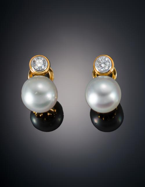 723   -  <p><span class="object_title">PENDIENTES PERLAS Y DIAMANTEs</span></p>