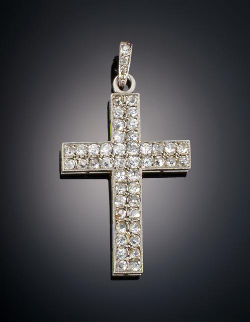795   -  <p><span class="object_title">CRUZ PLATINO AÑOS XX CON DIAMANTES</span></p>
