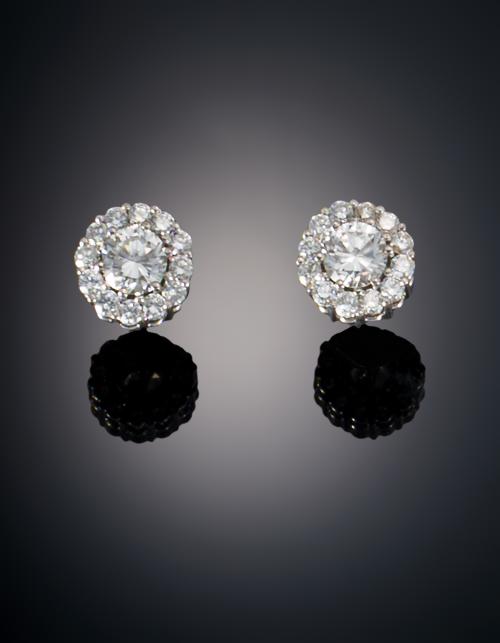 794   -  <p><span class="object_title">PENDIENTES ROSETAS CON DIAMANTES</span></p>