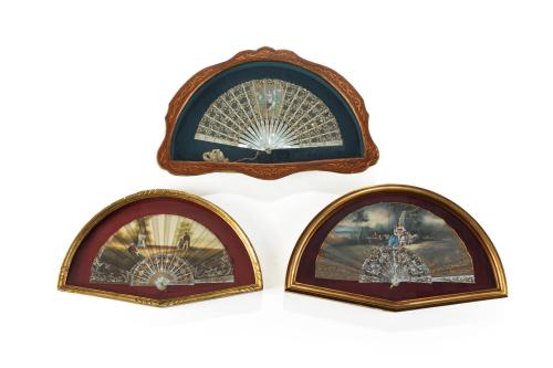 29   -  <p><span class="object_title">Abanico de novia, C.1900</span><br></p>