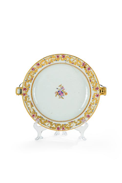 47   -  <p><span class="object_title">Calentador de platos en porcelana china Compañía de Indias, Dinastía Qing, época Quianlong (1736-1795).</span><br></p>