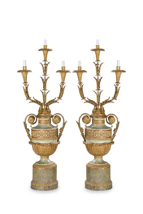 68   -  <p><span class="object_title">Pareja de grandes lámparas de sobremesa con tres brazos de luz, Italia. S. XIX.</span><br></p>