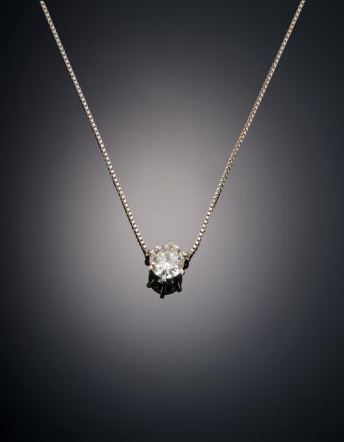 COLGANTE CON DIAMANTE TALLA BRILLANTE 3.30 cts
