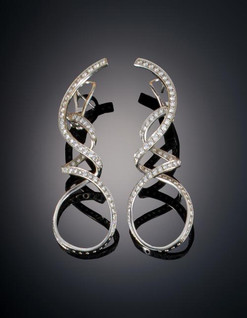 779   -  <p><span class="object_title">PENDIENTES CON DIAMANTES </span></p>