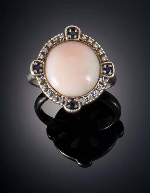 933   -  <p><span class="object_title">SORTIJA CON CORAL PIEL DE ANGEL </span></p>