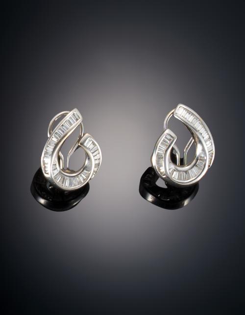 784   -  <p><span class="object_title">PENDIENTES CON DIAMANTES TALLA BAGUETTE</span></p>