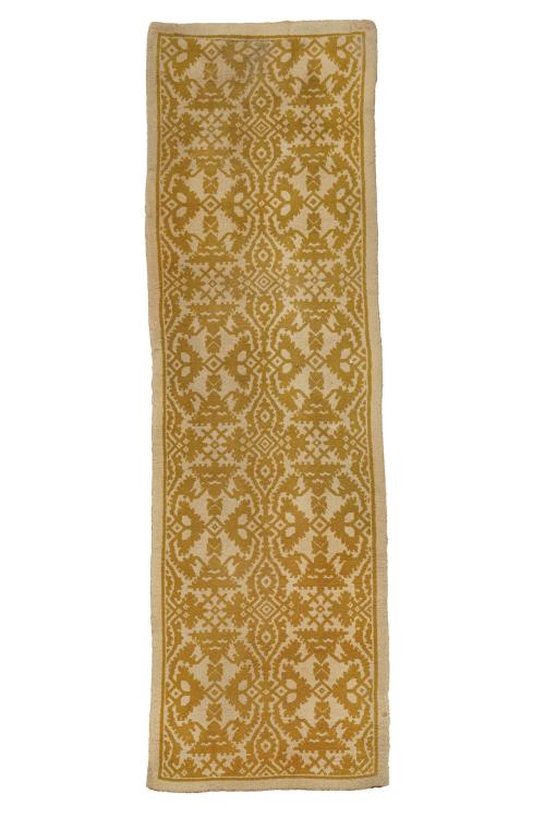 200   -  <p><span class="object_title">Alfombra de pasillo en lana diseño Cuenca sobre campo beige.</span><br></p>