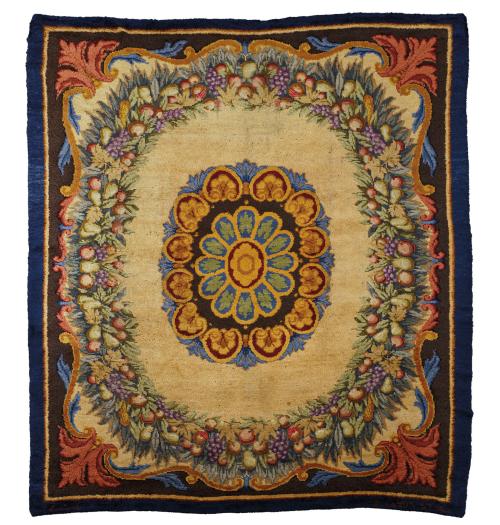 228   -  <p><span class="object_title">Antigua alfombra en lana de nudo español de la Fábrica de la Cartuja de Burgos. Firmada. C. 1900.</span><br></p>