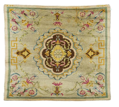 41   -  <p><span class="object_title">Alfombra en lana de nudo español de la Real Fábrica de Tapices, firmada y fecha en 1947. </span><br></p>