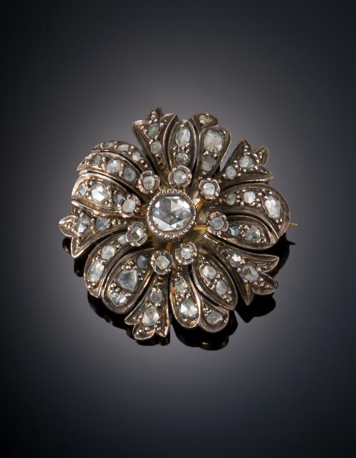 683   -  <p><span class="object_title">BROCHE FLOR SIGLO XIX</span></p>