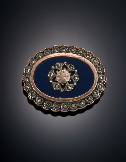 867   -  <p><span class="object_title">BROCHE SIGLO XIX EN PLATA CON ORO BAJO</span></p>