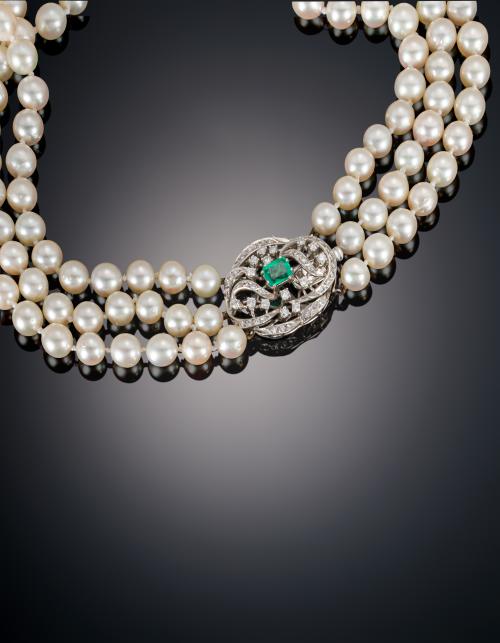 853   -  <p><span class="object_title">COLLAR DE TRES HILOS DE PERLAS CULTIVADAS</span></p>