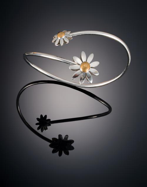 940   -  <p><span class="object_title">PULSERA ITALIANA SEMIRÍGIDA CON DOS MARGARITAS </span></p>