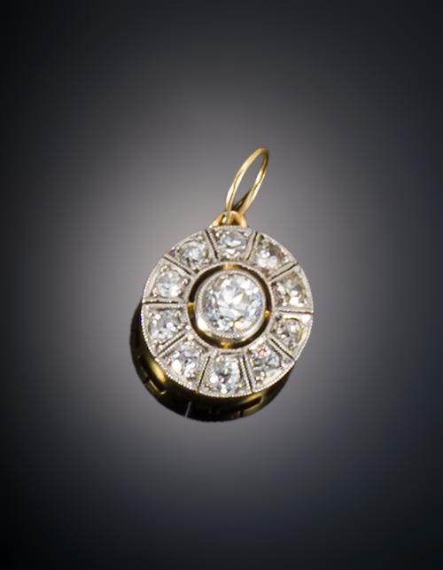 829   -  <p><span class="object_title">COLGANTE AÑOS XX DIAMANTES </span></p>