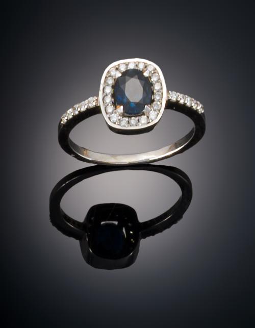 920   -  <p><span class="object_title">SORTIJA CON ZAFIRO Y DIAMANTES</span></p>