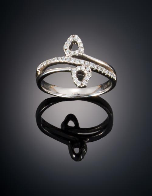 919   -  <p><span class="object_title">SORTIJA CON DISEÑO DE CORAZONES</span></p>