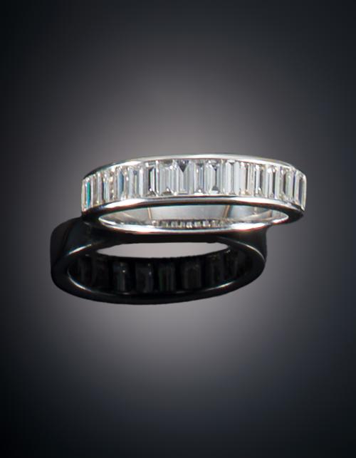 799   -  <p><span class="object_title">SORTIJA CON DIAMANTES TALLA BAGUETTE</span></p>