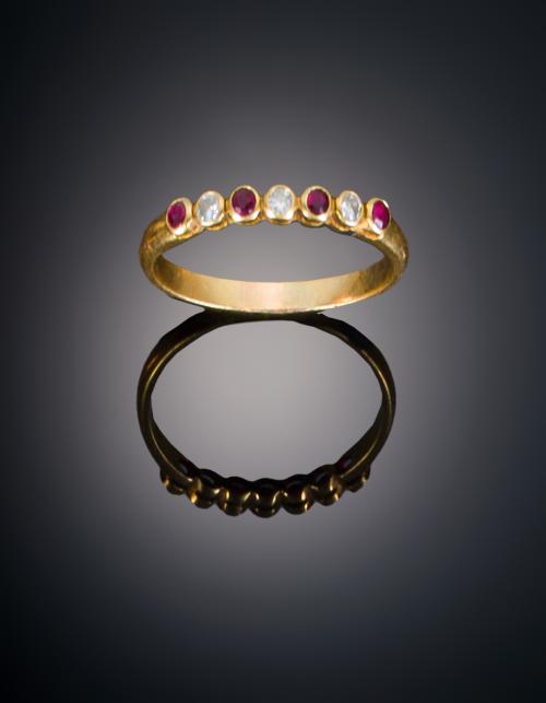 731   -  <p><span class="object_title">SORTIJA CON RUBÍES Y DIAMANTES</span></p>