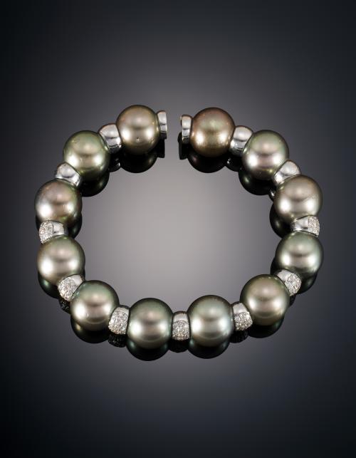 934   -  <p><span class="object_title">PULSERA PERLA DE TAHITÍ Y DIAMANTES</span></p>