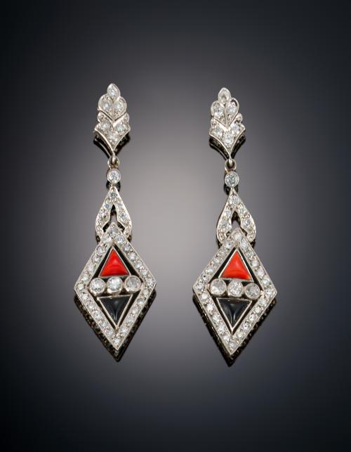 836   -  <p><span class="object_title">PENDIENTES LARGOS ESTILO ART DÉCO</span></p>